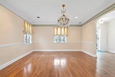 61 Squirrel Hill Road, East Hills, NY 11577 - Photo 9