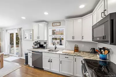 19 Raymond Avenue, Middle Island, NY 11953 - Photo 17