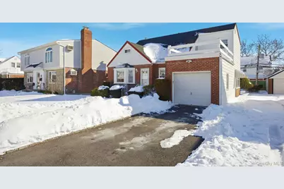 54 Aberdeen Road, New Hyde Park, NY 11040 - Photo 3