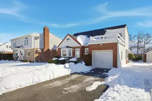 54 Aberdeen Rd, New Hyde Park, NY 11040 - Photo 3