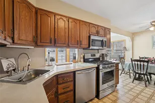 64 Dean St, Hicksville, NY 11801 - Photo 9