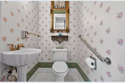 38 Tiffany Road, Oyster Bay, NY 11771 - Photo 15