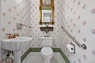 38 Tiffany Rd, Oyster Bay, NY 11771 - Photo 15