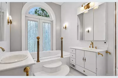 38 Tiffany Road, Oyster Bay, NY 11771 - Photo 25
