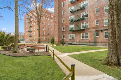 24 Mulford Place #4B, Hempstead, NY 11550 - Photo 13