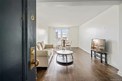 24 Mulford Place #4B, Hempstead, NY 11550 - Photo 1