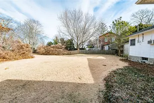 67 Edgewood Rd, West Islip, NY 11795 - Photo 21