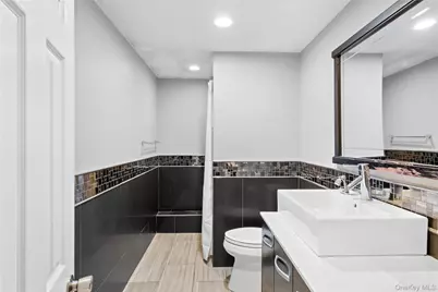 85 Bedford Avenue, Freeport, NY 11520 - Photo 21