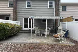 10 Shiloh Ct, Coram, NY 11727 - Photo 21