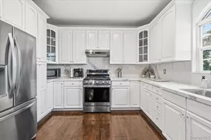 24 Ridge Ct, Hauppauge, NY 11788 - Photo 11