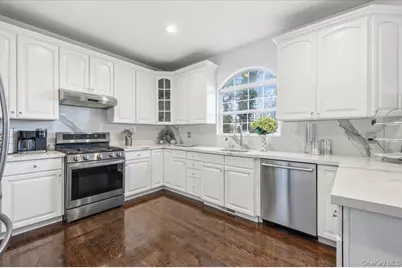 24 Ridge Court, Hauppauge, NY 11788 - Photo 9