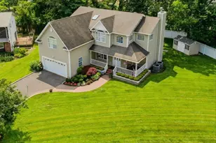 24 Ridge Ct, Hauppauge, NY 11788 - Photo 3