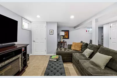 64 W Fenimore Street, Valley Stream, NY 11580 - Photo 21