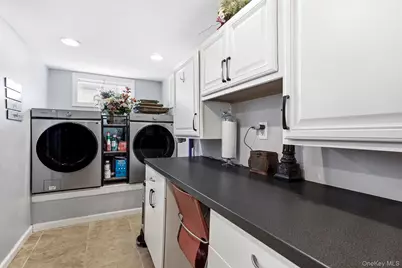 64 W Fenimore Street, Valley Stream, NY 11580 - Photo 25