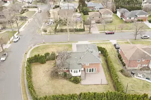 117 Olive Ln, Manhasset Hills, NY 11040 - Photo 47