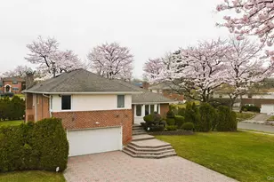 117 Olive Ln, Manhasset Hills, NY 11040 - Photo 3