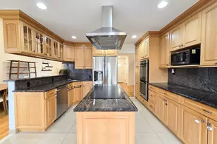 117 Olive Ln, Manhasset Hills, NY 11040 - Photo 13