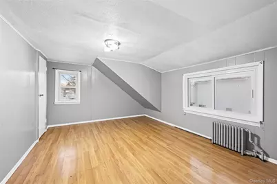 136 N Delaware Avenue, Lindenhurst, NY 11757 - Photo 11