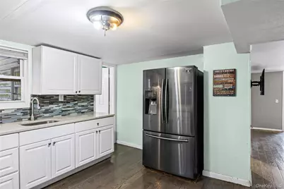 136 N Delaware Avenue, Lindenhurst, NY 11757 - Photo 5