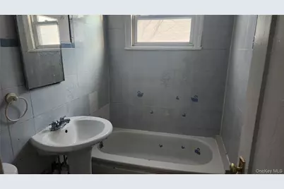 75 Ingraham Street, Hempstead, NY 11550 - Photo 5