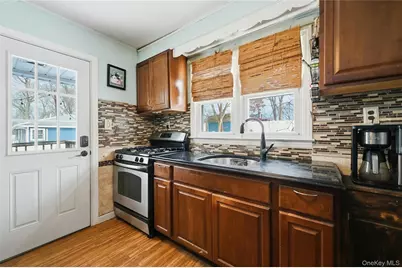 20 Lawrence Drive, Sound Beach, NY 11789 - Photo 19