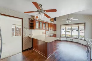 109 Utica St, Bay Shore, NY 11706 - Photo 13