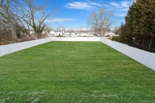 109 Utica St, Bay Shore, NY 11706 - Photo 35