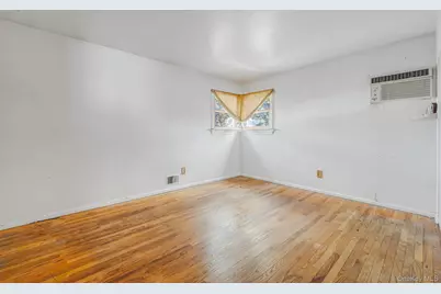 109 Utica Street, Bay Shore, NY 11706 - Photo 15