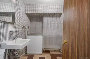 109 Utica St, Bay Shore, NY 11706 - Photo 37