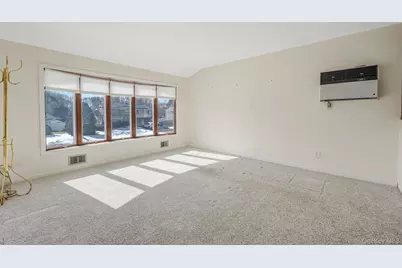 109 Utica Street, Bay Shore, NY 11706 - Photo 5