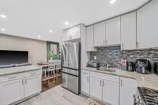 9 Amfer Ct, Bay Shore, NY 11706 - Photo 11