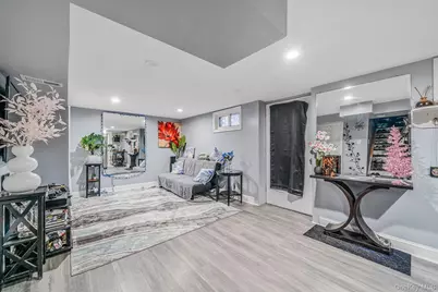 9 Amfer Court, Bay Shore, NY 11706 - Photo 15