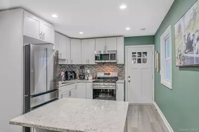 9 Amfer Court, Bay Shore, NY 11706 - Photo 9