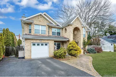 120 Waldo Street, Copiague, NY 11726 - Photo 3