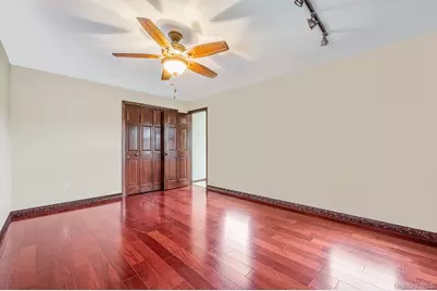 120 Waldo Street, Copiague, NY 11726 - Photo 5