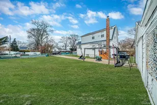 180 25th St, Copiague, NY 11726 - Photo 29