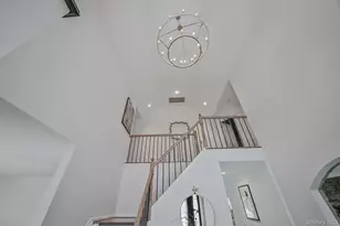 19 Lindsey Pl, Holbrook, NY 11741 - Photo 5