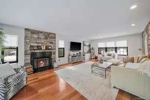 19 Lindsey Pl, Holbrook, NY 11741 - Photo 9