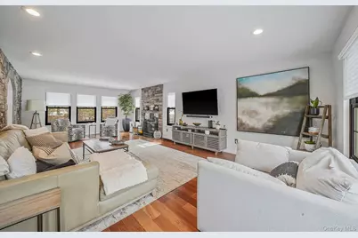 19 Lindsey Place, Holbrook, NY 11741 - Photo 7