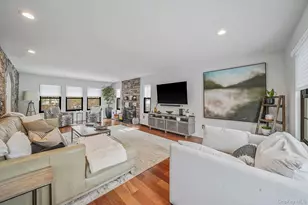 19 Lindsey Pl, Holbrook, NY 11741 - Photo 7