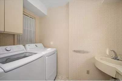 336 W Hills Road, Huntington, NY 11743 - Photo 15