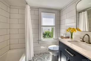 321 Bridge St, Greenport, NY 11944 - Photo 9