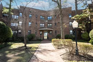 50 Brompton Rd, Great Neck, NY 11021 - Photo 17