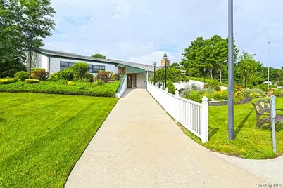 21 Village Circle E, Manorville, NY 11949 - Photo 11