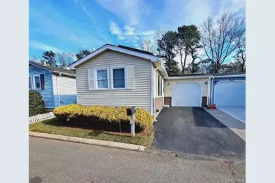 21 Village Circle E, Manorville, NY 11949 - Photo 1