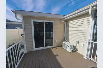 21 Village Circle E, Manorville, NY 11949 - Photo 3