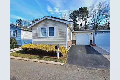 21 Village Circle E, Manorville, NY 11949 - Photo 1