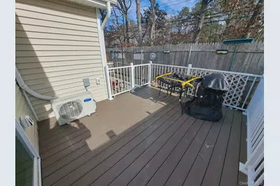 21 Village Circle E, Manorville, NY 11949 - Photo 9