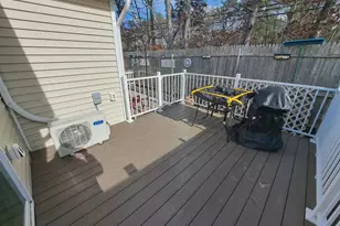 21 Village Cir E, Manorville, NY 11949 - Photo 9