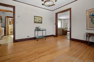 19 Surrey Ln, Yonkers, NY 10710 - Photo 9